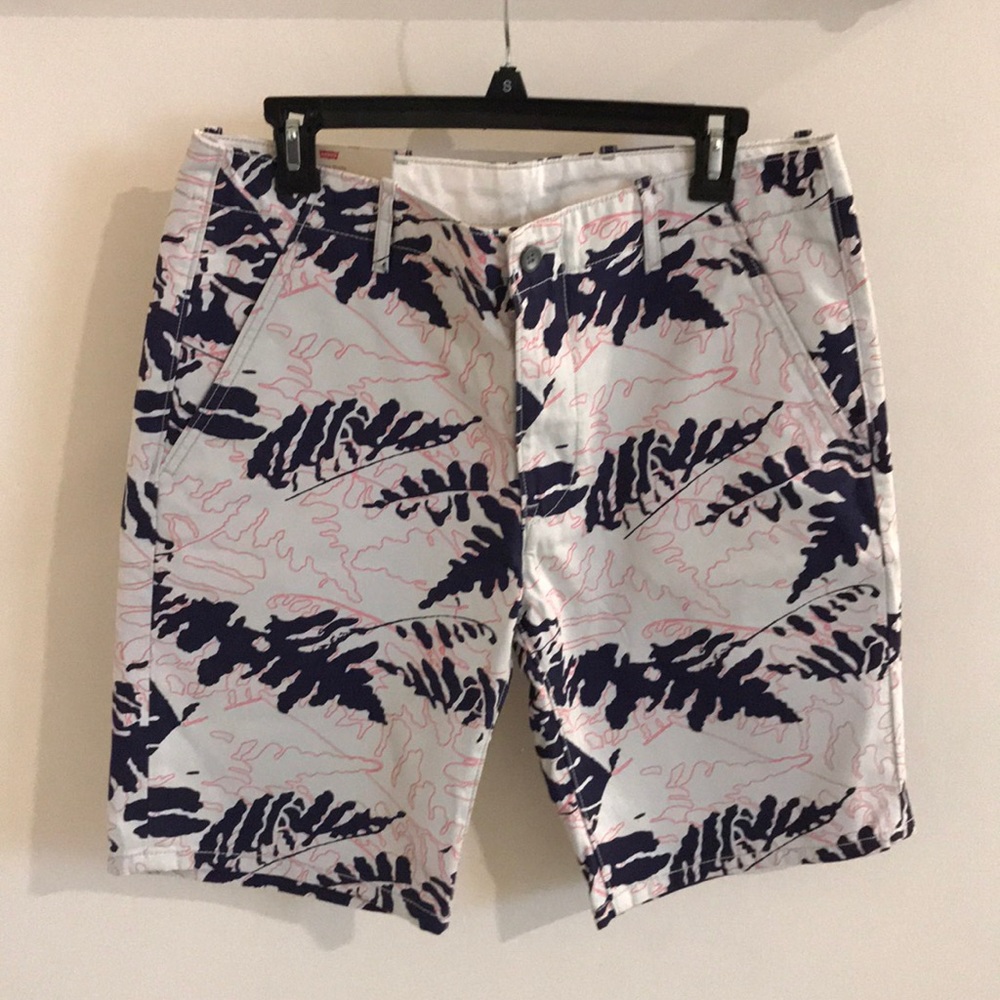 NWT- Levi’s Chino Shorts